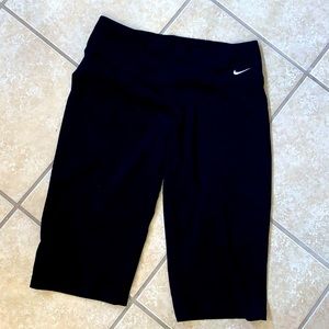 NIKE Black Dri Fit athletic workout shorts women’s size medium